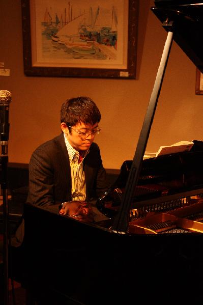 090124piano.jpg
